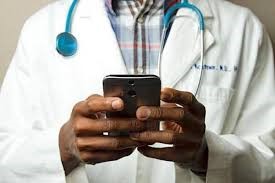 Cameroun : le Directeur Général du CHUY met en garde les médecins influenceurs sur les réseaux sociaux