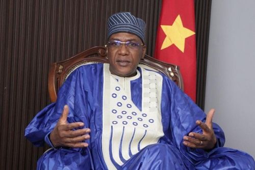 Cameroun / Manaouda Malachie donne 30 jours à plus de 400 cliniques privées clandestines pour se conformer — coup médiatique ou véritable opération d’assainissement ?