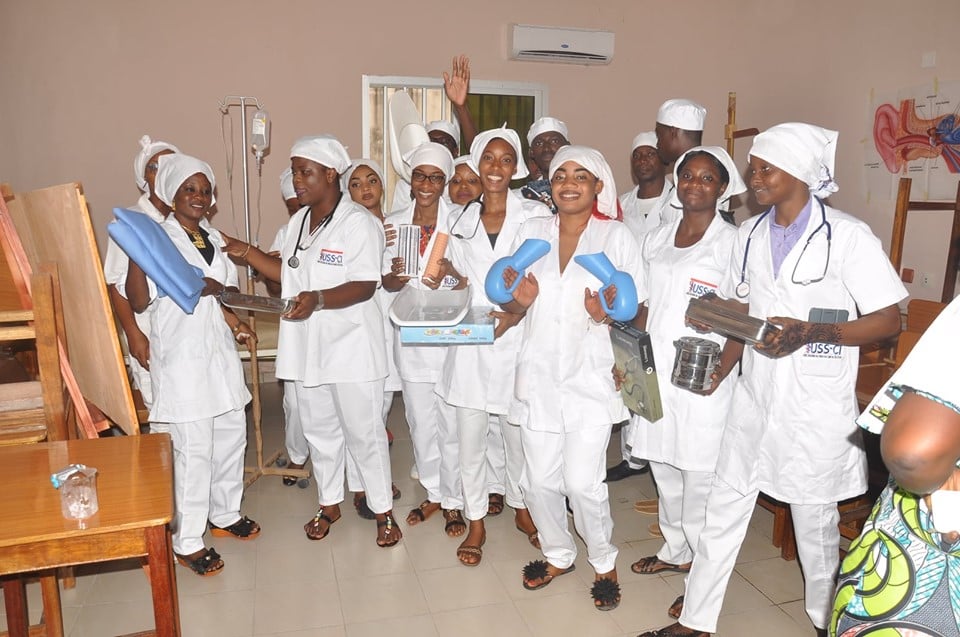 Côte d’Ivoire / 70% du personnel soignants qui accomplissent des soins d’infirmiers n’ont pas qualité. Un nouveau code de déontologie des professions d’infirmiers et de sage-femme bientôt en vigueur.