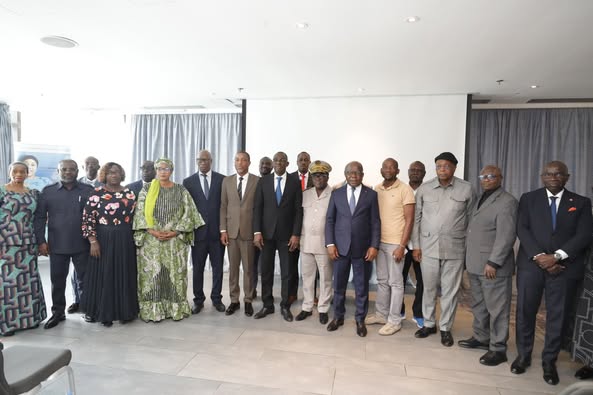 Côte d'Ivoire/ La vaccination est aussi une affaire des élus locaux. Les 13 Maires du District Autonome d'Abidjan ont été édifiés par Pierre N'gou DIMBA, le Ministre de la Santé, de l'Hygiène Publique et de la Couverture Maladie Universelle 
