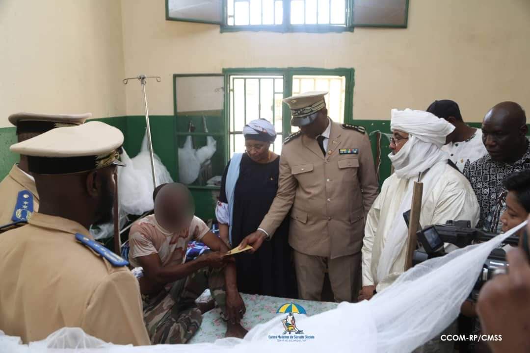 Mali : LE MÉDECIN COLONEL ASSA BADIALLO TOURE AU CHEVET DES BLESSÉS DE LA TENTATIVE D'ATTAQUE CONTRE UN DÉTACHEMENT DES FAMA DANS LE CERCLE DE MACINA