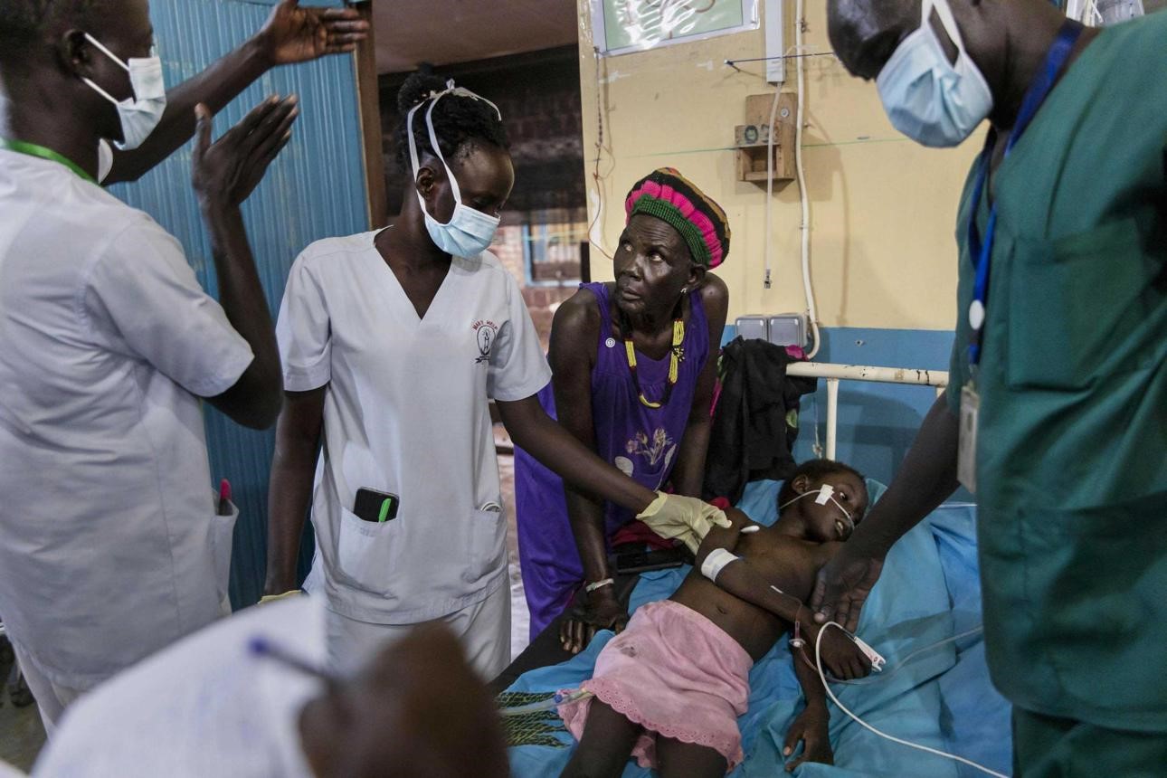 Traitement du paludisme grave chez l’enfant : la ceftriaxone est-elle nécessaire ?  Un débat clinique au cœur des urgences pédiatriques africaines